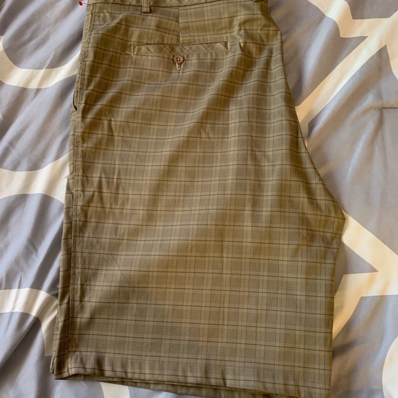 Under Armor Waist 40 Plaid Tan Shorts - Picture 2 of 4